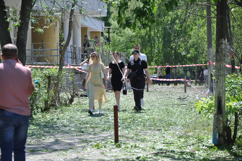 Consequences of shelling in Desnyansky district of Kyiv 43