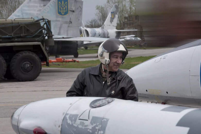Не літав 21 рік, але через війну повернувся. Дуже хотів опанувати американські F-16: пам’яті льотчика В’ячеслава Мінки, який загинув у авіатрощі на Житомирщині 10