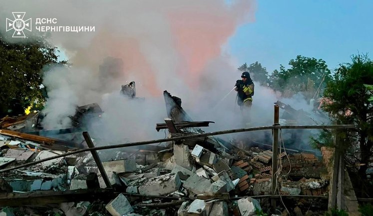 Россия атаковала Черниговщину и Сумщину: шестеро пострадавших, повреждены десятки гражданских объектов. ФОТОрепортаж