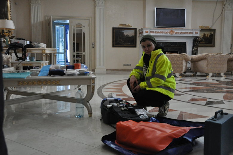 Штаб військових медиків Першого добровольчого мобільного шпиталю в маєтку Пінчука 08