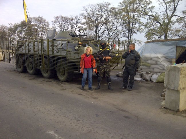 Волонтер Валентина Варава: Ми передали на фронт 71 автомобіль, а також десятки фур медичної гуманітарки для лікарень України. А в січні 20-го року Мінсоц виключив нас з Єдиного реєстру отримувачів гуманітарної допомоги 08