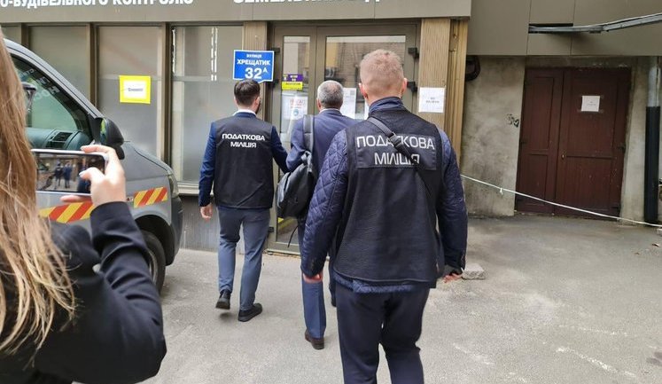 Проводятся обыски в помещениях КГГА и частного предприятия по делу о нанесении 19,5 млн грн ущерба бюджету Киева, - прокуратура. ФОТО