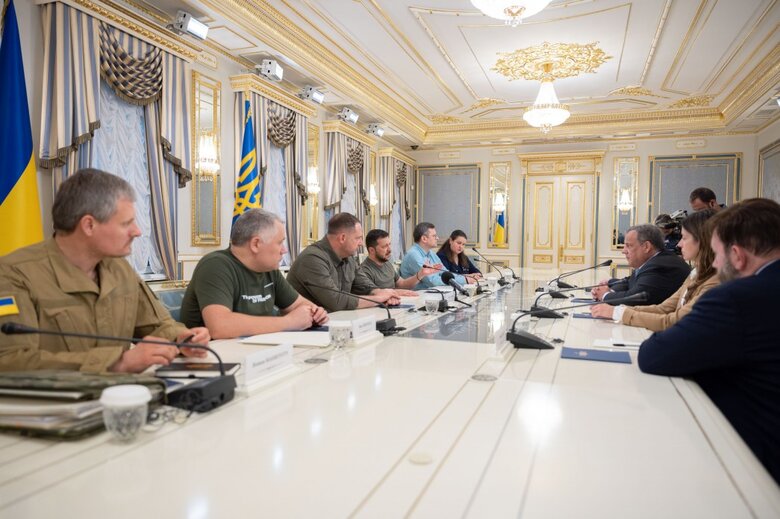Мы благодарны за двухпартийную поддержку, - Зеленский встретился с членом Республиканской партии, экс-губернатором штата Нью-Джерси Кристи 02