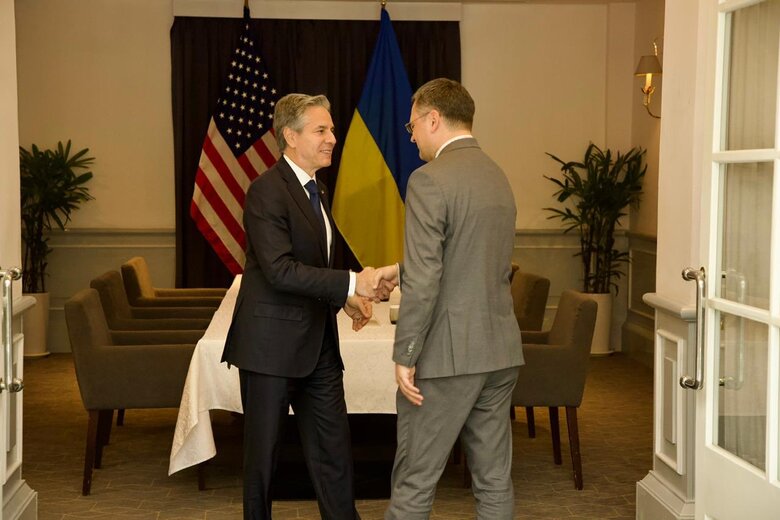 Кулеба зустрівся із Блінкеном: Обговорили майбутні поставки озброєння для ЗСУ 02
