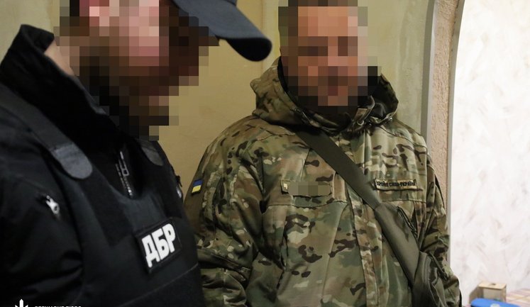Привласнив 9,7 млн грн і програв їх у казино: ексфінансиста бригади ЗСУ засудили до 8 років тюрми