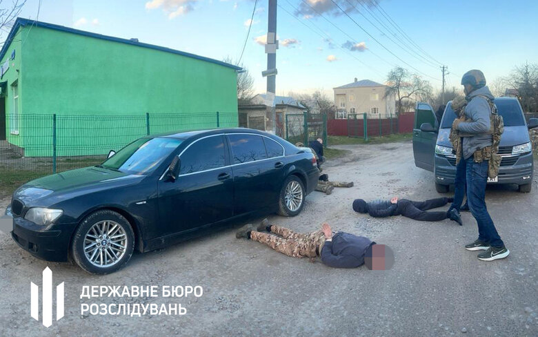 ДБР викрило групу осіб на шахрайстві
