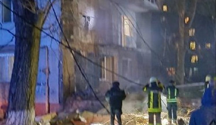 Ворог атакував Одесу: постраждали дві людини, виникли пожежі. ФОТО