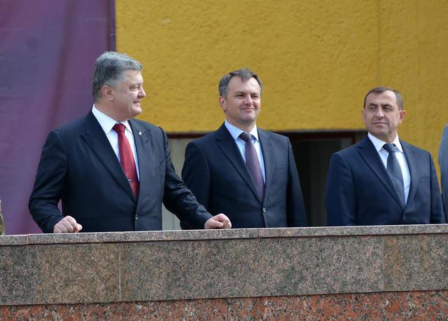 Голова Львівської ОДА Олег Синютка: Саакашвілі загубив паспорт? Російською мовою це називається растєряшка. Але якщо це правда, як тоді його без паспорта поселили у львівський готель? 03 Голова Львівської ОДА Олег Синютка: Саакашвілі загубив паспорт? Російською мовою це називається растєряшка. Але якщо це правда, як тоді його без паспорта поселили у львівський готель? 03