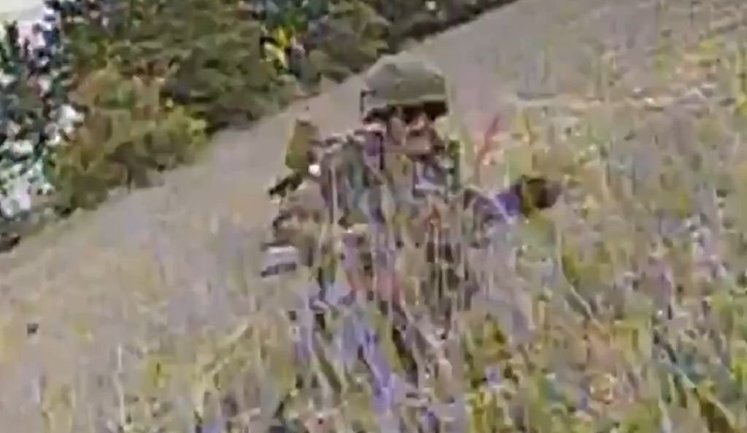 "Madyar’s Birds" used drones to roast occupier wearing sunglasses under scorching sun. VIDEO