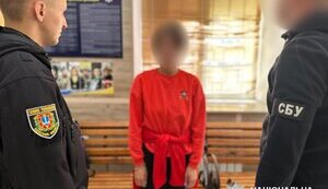 Жінку, яка вішала триколор в Одесі, судитимуть.