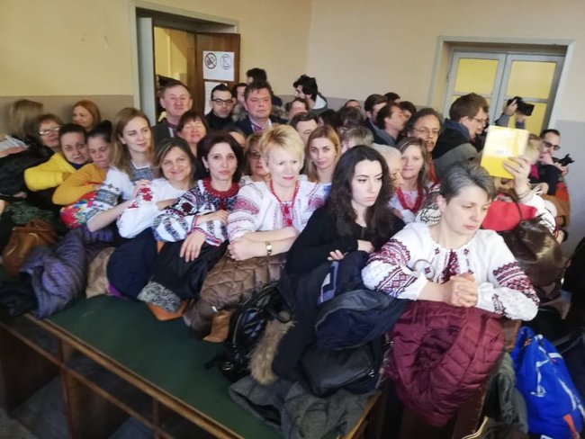 Волонтер Оксана Федків: Бойовий дух воїнів вражає. Але дуже страшно, що на восьмий рік війни наші бійці не мають достатнього забезпечення зброєю та боєприпасами 07