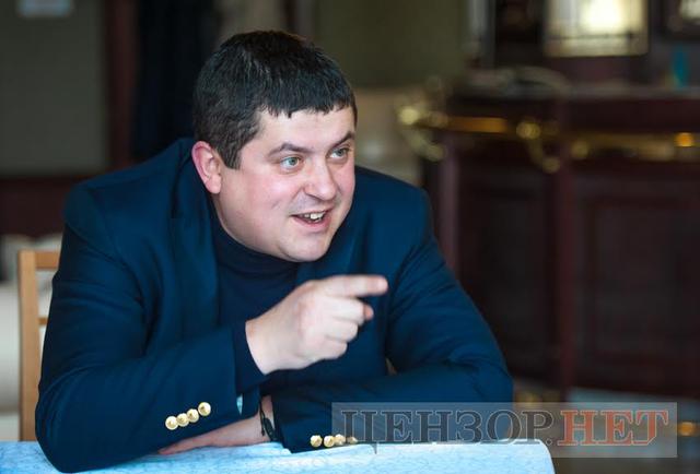 Голова фракції НФ Максим Бурбак: Спілкуюся з людьми на окрузі. Сказати, що нас не люблять, - це ще мяко 09