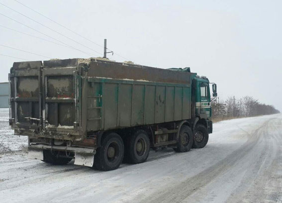 Легковушка влетела в грузовик под Мелитополем: 1 погибший, 2 травмированных 01 Легковушка влетела в грузовик под Мелитополем: 1 погибший, 2 травмированных 01