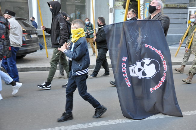 У центрі Києва відбувся марш вишиванок на честь дивізії СС Галичина 24