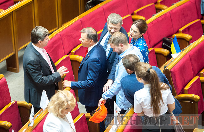 Шахов, що голосує за чотирьох, Ляшко в касці і розмова Новинського з Воропаєвим, - день роботи ВР 20 червня 19
