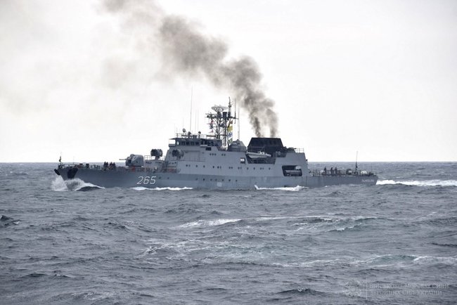Украинские ВМС и корвет ВМС Румынии Horia Macellariu провели совместные тренировки типа PASSEX в Черном море 03