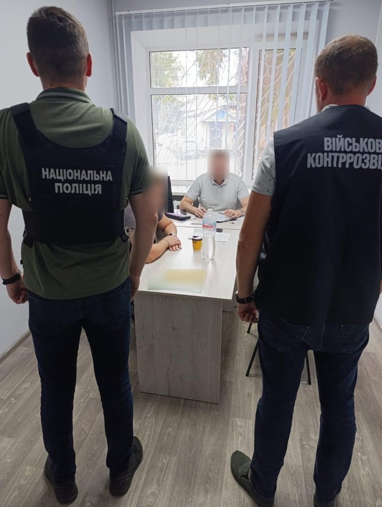Викрито зловмисників, які підробляли документи