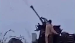 Бійці 121-ї бригади ТрО показали бойову роботу зенітної установки Bofors L70 під час захисту неба над Одещиною. ВIДЕО