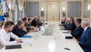 Зеленский встретился с делегацией Конгресса США: Рассказал о ситуации на передовой и первоочередных нуждах Сил обороны. ВИДЕО