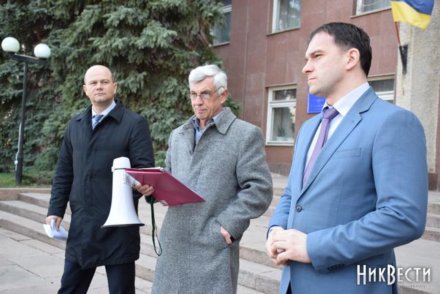 Є указ президента про демілітаризацію крейсера Україна. Якщо його продати, то вистачить на виплату заборгованості з виплати зарплати працівникам заводу, - перший заступник голови Миколаївської ОДА 09