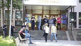 Невідомі "спортивної зовнішності" заблокували роботу ВККСУ. ФОТОрепортаж