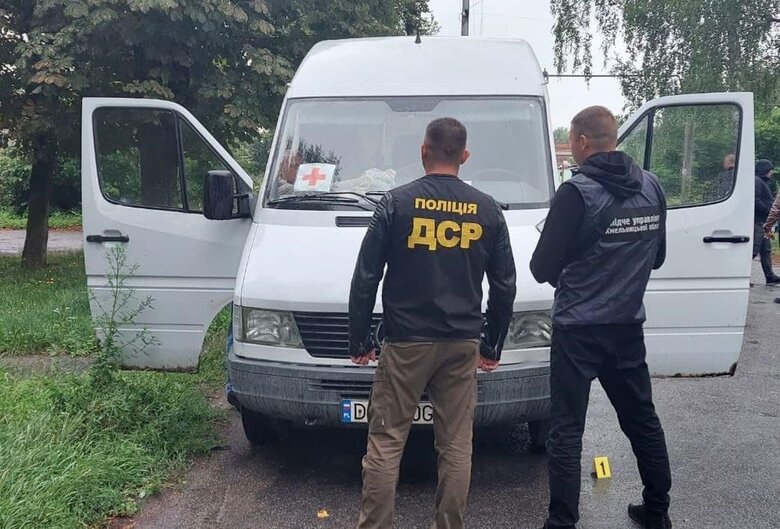 Разоблачен житель Хмельнитчины, продававший гуманитарную помощь. У него изъяли автомобили, амуницию и средства гигиены 03