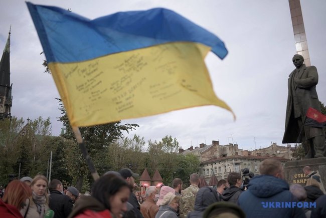 Марш на честь захисників України відбувся у Львові 01