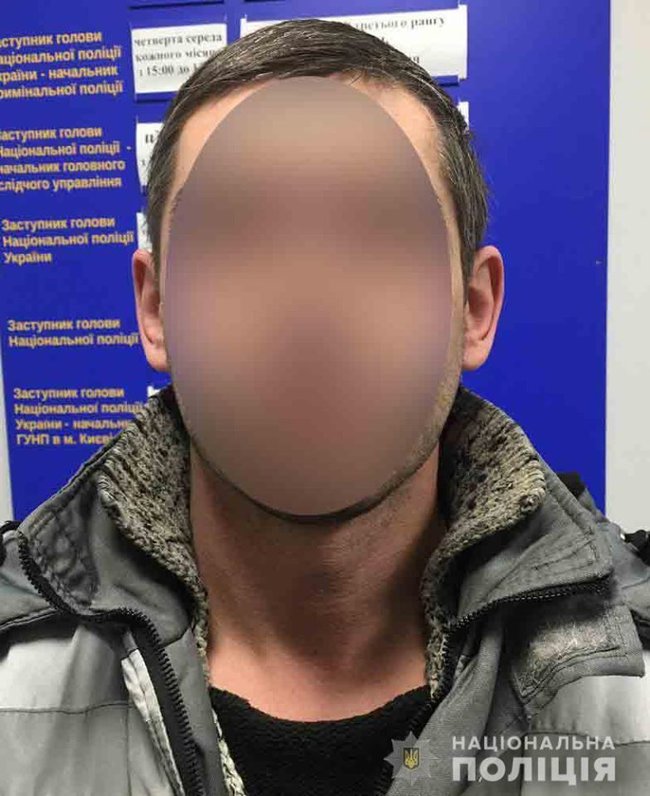 Задержаны трое мужчин, которые расклеивали провокативные бигборды в Киеве, - Нацполиция 02