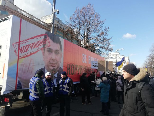 About 6,000 farmers demand NABU chiefs resignation, accuse him of pressure on Ukrainian business 05