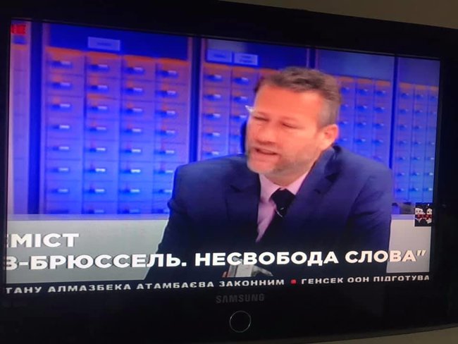 Newsone заявляє про підтримку в Європі, показуючи прокремлівських політиків, зокрема українофоба Гілла 01