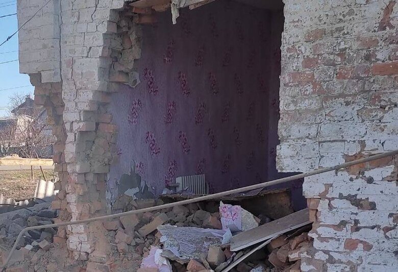 Russians shelled Nikopol district with heavy artillery: private houses destroyed 04