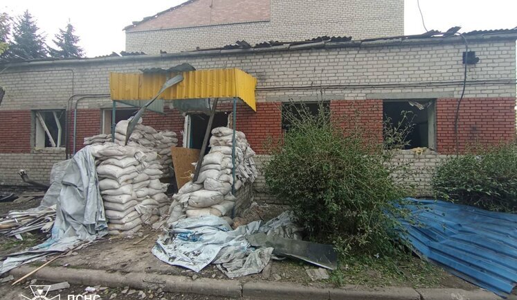 Російським ударом пошкоджено пожежно-рятувальну частину в Добропіллі. ФОТОрепортаж