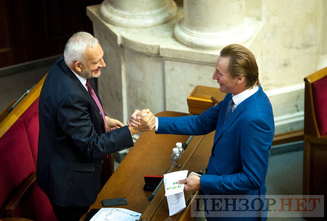 Відкриття сесії, жестикулювання Гройсмана, розмова Андрієвського й Луценко і плакат Медведчук підарешт - робочий день у ВР 4 вересня 19