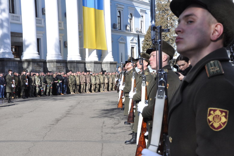 В Києві попрощалися із загиблим внаслідок російського обстрілу розвідником 30-ї ОМБр Антоном Сидоровим 45