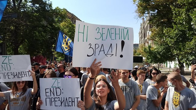 Нацкорпус вирушив до будинку, де живе Зеленський 09
