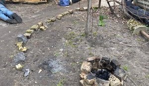 Число жертв среди мирного населения Бучи значительно больше: начали находить людей, которых пытали во дворах и домах. ФОТО 18+