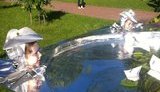 На губернаторском приеме в Петербурге девочек использовали в роли живых статуй. ФОТО