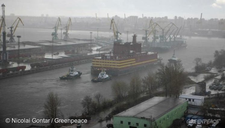 Екологи Greenpeace стурбовані запуском у Росії першої плавучої АЕС "Академік Ломоносов". ФОТО
