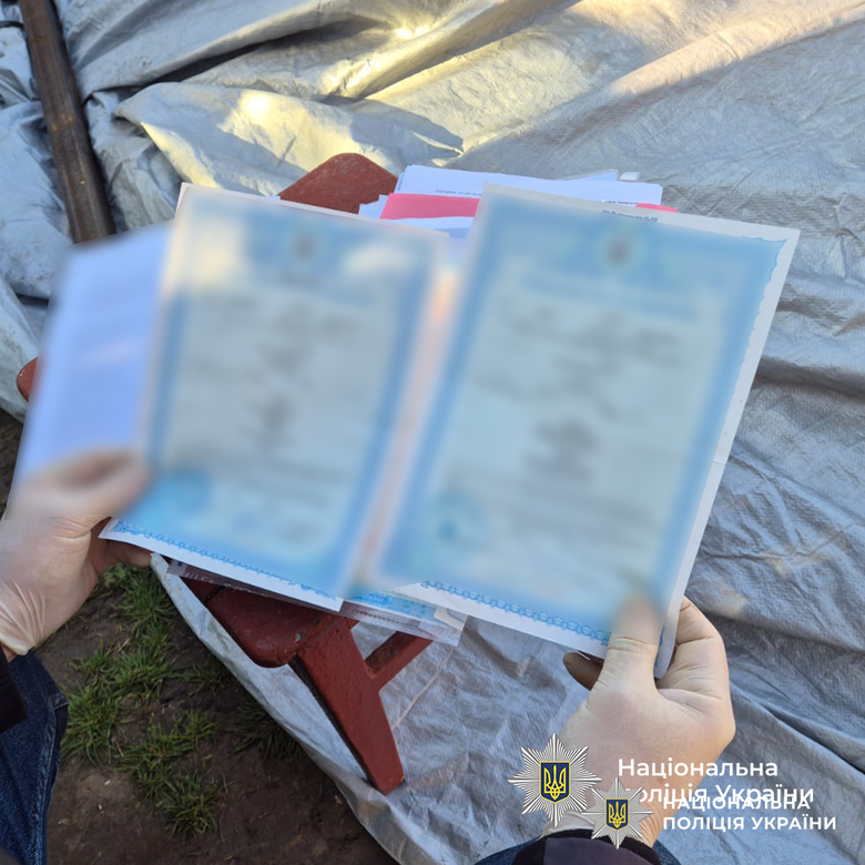 Оформлювали за гроші фіктивне багатодітне батьківство