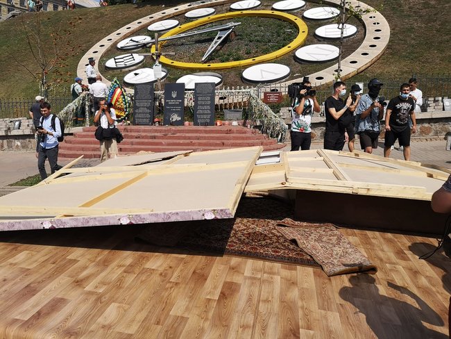 На Аллее Героев Небесной Сотни снесли декорации ко Дню Независимости: есть задержанные (Обновлено) 03