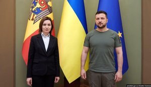 Санду вручила Зеленському орден