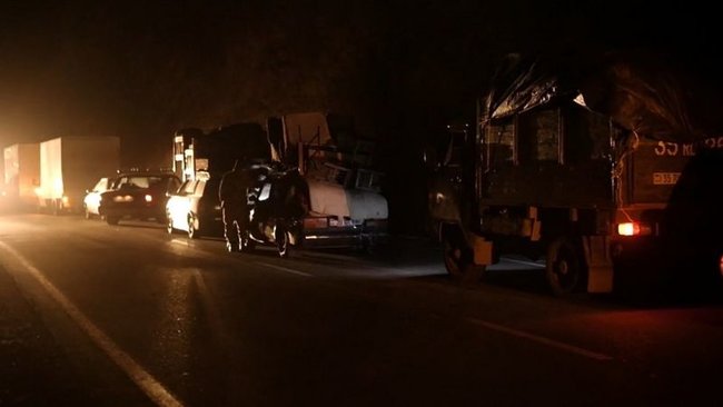 Вірмени тікають із Карабаху, спалюючи свої будинки 02