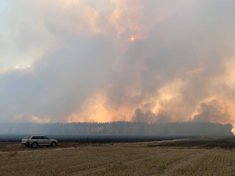 Внаслідок російського обстрілу на Харківщині загорілися 15 гектарів лісу