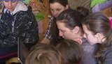 Судебные исполнители выселяют пятерых детей на улицу: Какие дети? Здесь нет детей. + ВИДЕО.
