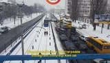 Масштабное ДТП в Киеве: Микроавтобус снес ограждение скоростного трамвая. ФОТО