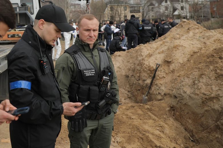 Тело полицейского, застреленного русским снайпером, было обнаружено в братской могиле в Буче, - Небытов 05