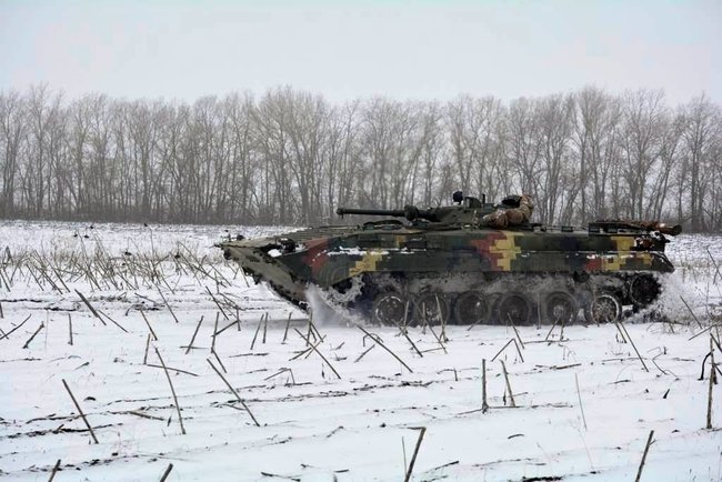 В зоне ООС на Луганщине прошли учения экипажей БМП 46-й ОДШБр 06