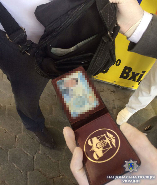 Прокуратура задержала на взятке главу департамента Фискальной службы 02