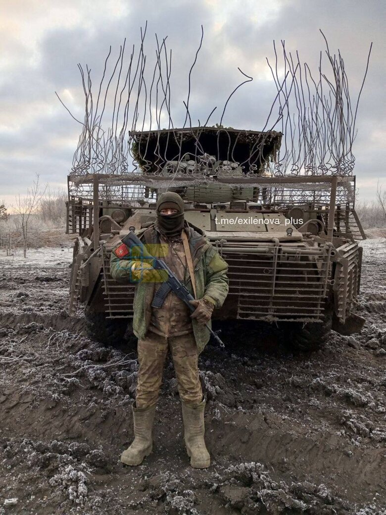 Росіяни намагаються захистити техніку від українських дронів сталевими тросами