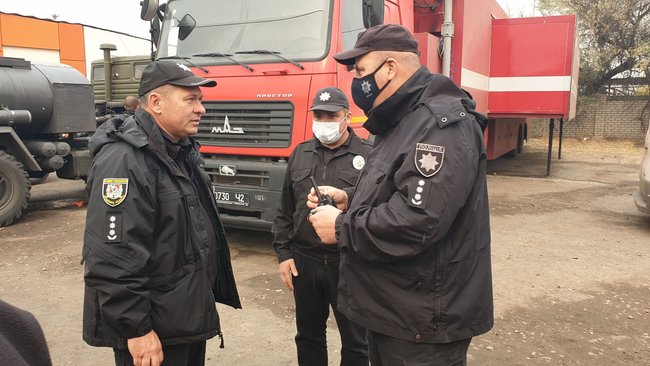 На Луганщині через пожежі перекрито рух у Станицю Луганську, - поліція 08 На Луганщині через пожежі перекрито рух у Станицю Луганську, - поліція 08